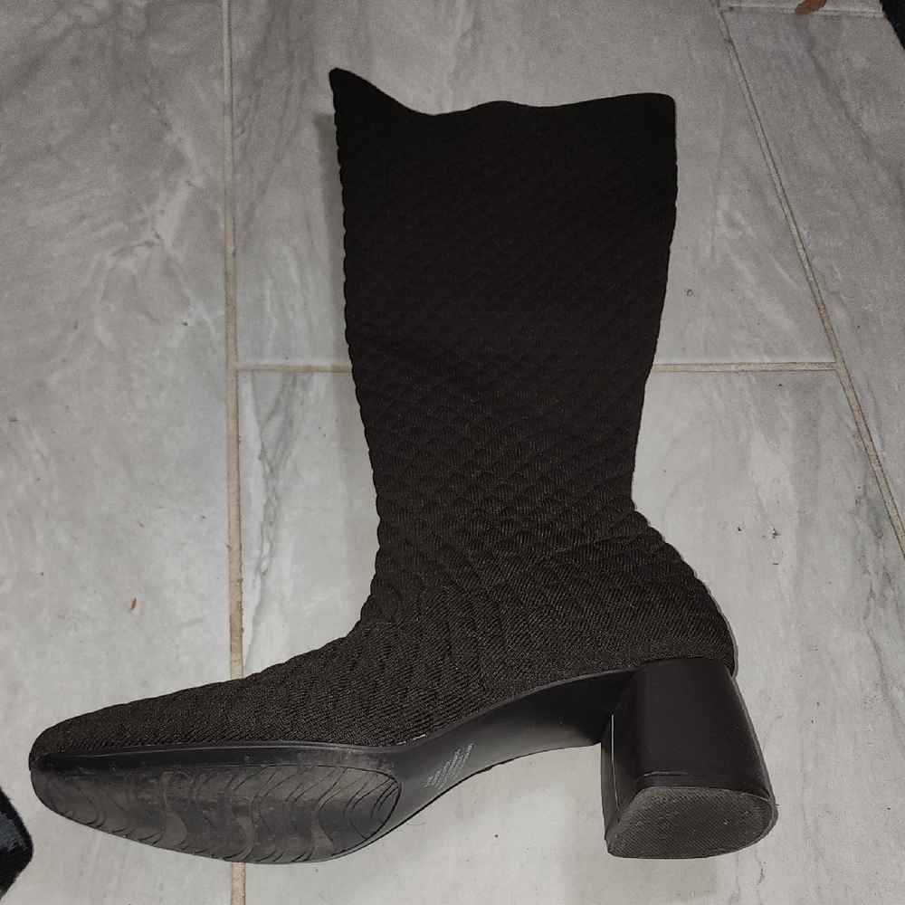 Chic Knit Textured Heeled Boots - Picture 3 of 4